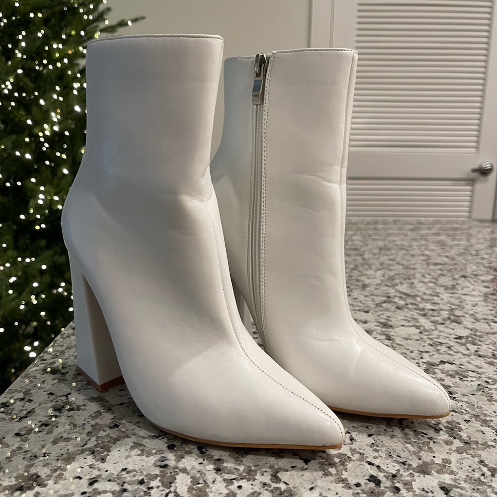 Boohoo Boots, Size 5 (US), White